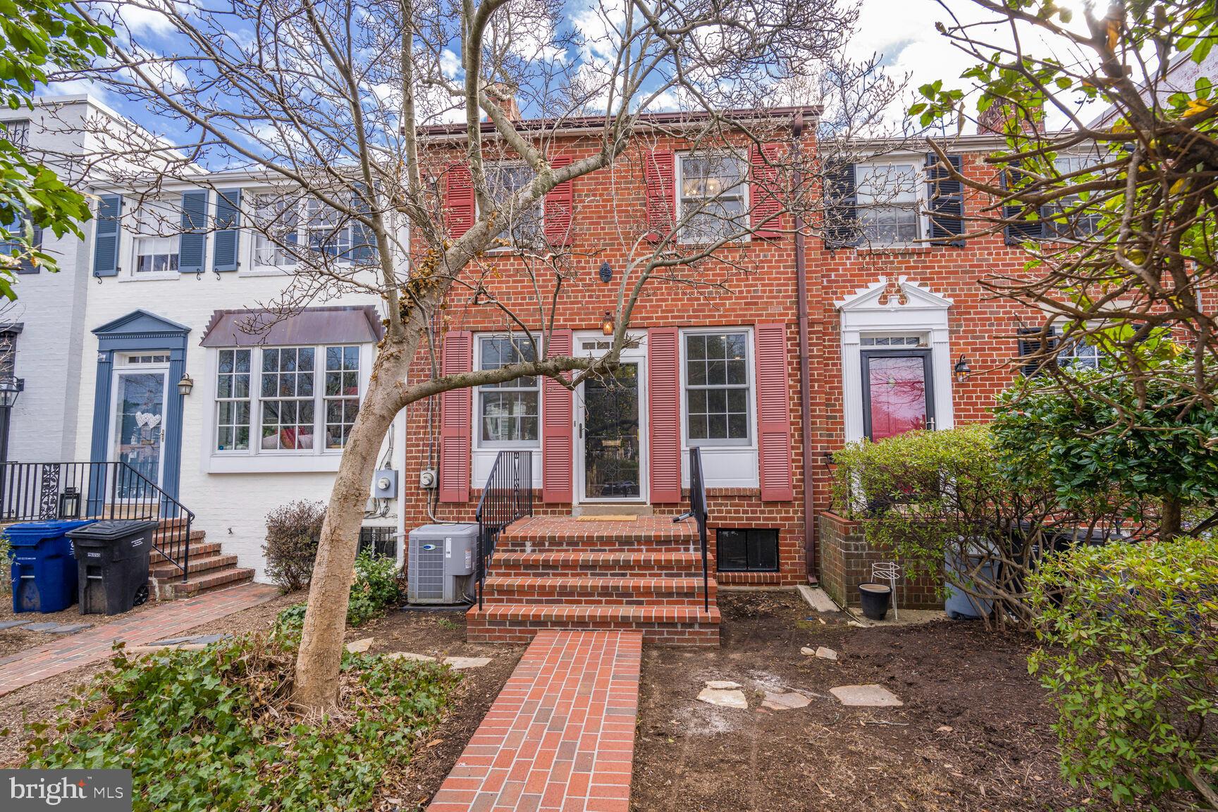 Washington Metro Area Real Estate | View 826 S Royal Street | 3 Beds, 2 Baths